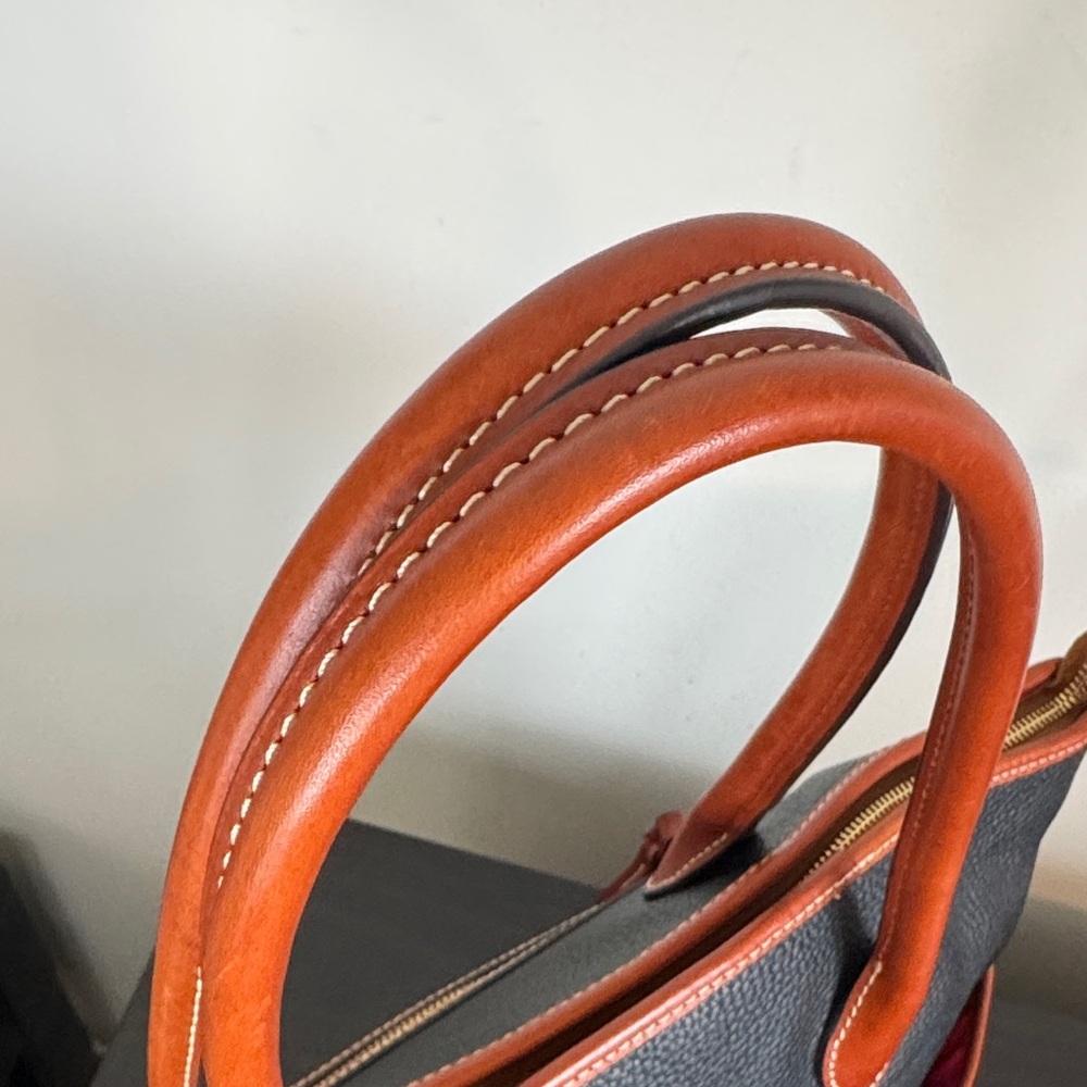 LOW START✨Dooney & Bourke Black and Tan Tote NWOT - Picture 6 of 10